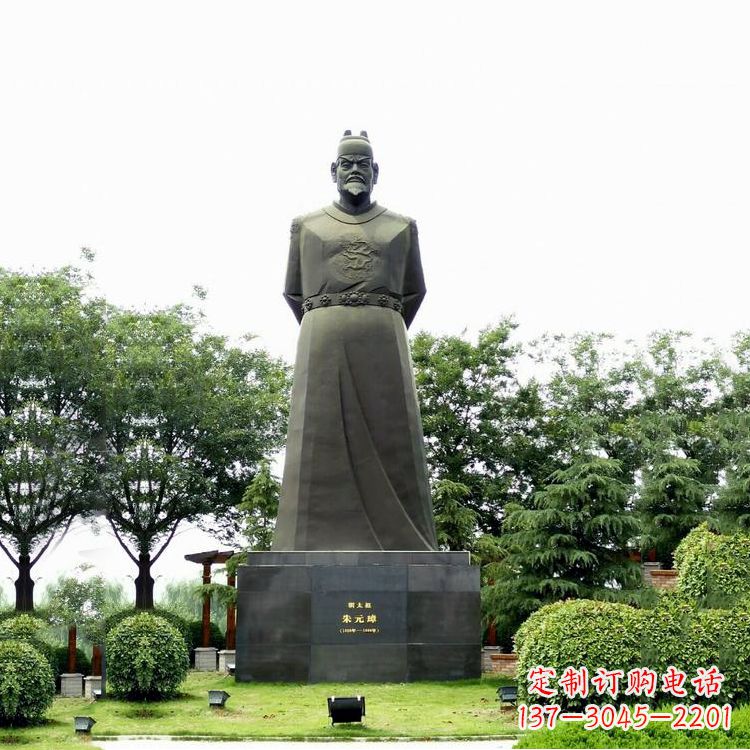 太原“洪武之治”明太祖石雕塑像