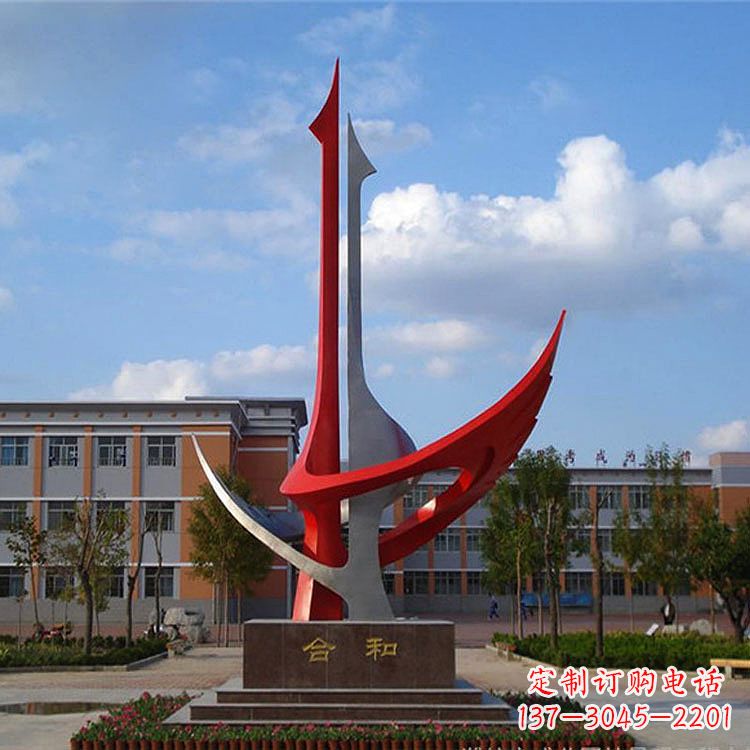 太原2只抱在一起的抽象仙鹤寓意“合和”的校园广场景观雕塑