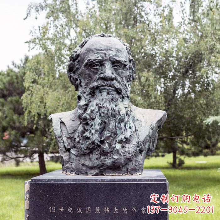 太原19世纪俄国最伟大的作家列夫·尼古拉耶维奇·托尔斯泰雕像