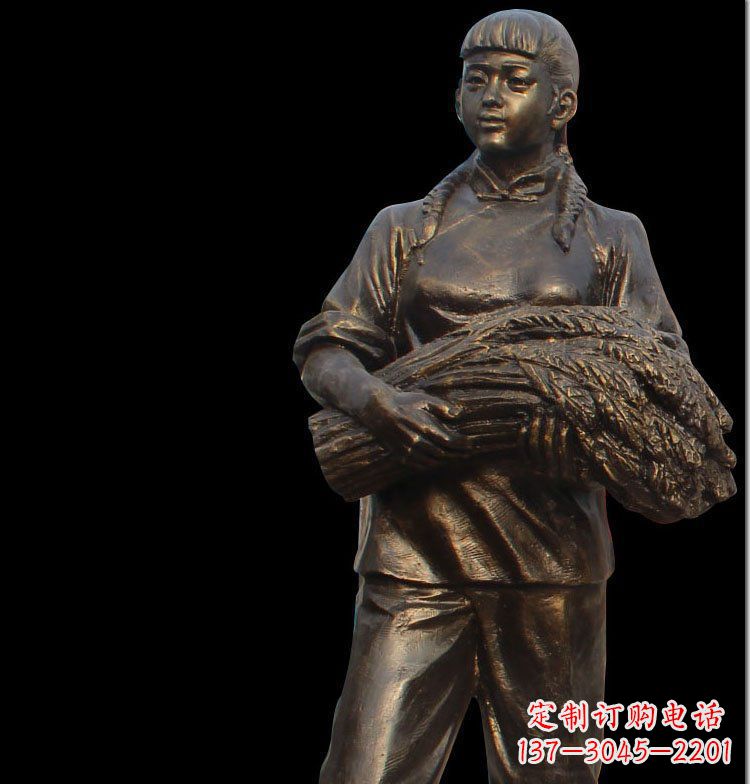 太原“农耕抒情”女子铜雕
