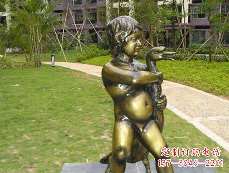太原新颖童真男孩城市玻璃钢仿铜景观雕塑