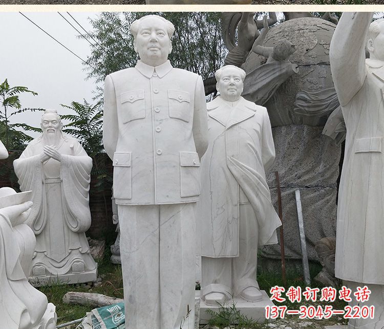 太原新一代中国政治精神的象征——“背手的毛主席”石雕