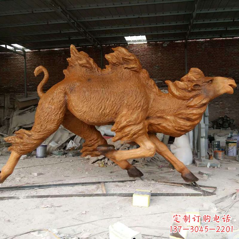 太原奔跑的骆驼仿真雕塑