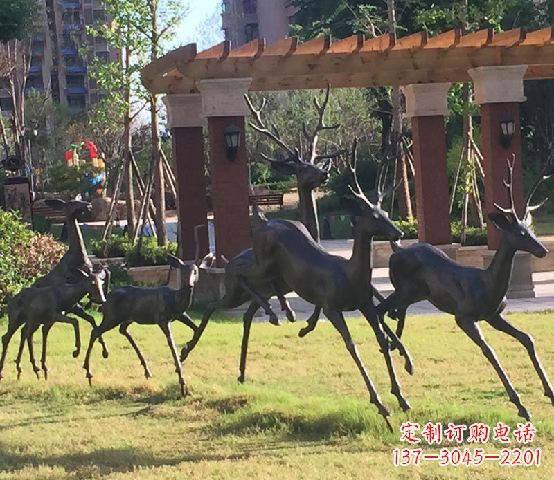 太原奔跑的梅花鹿公园动物铜雕