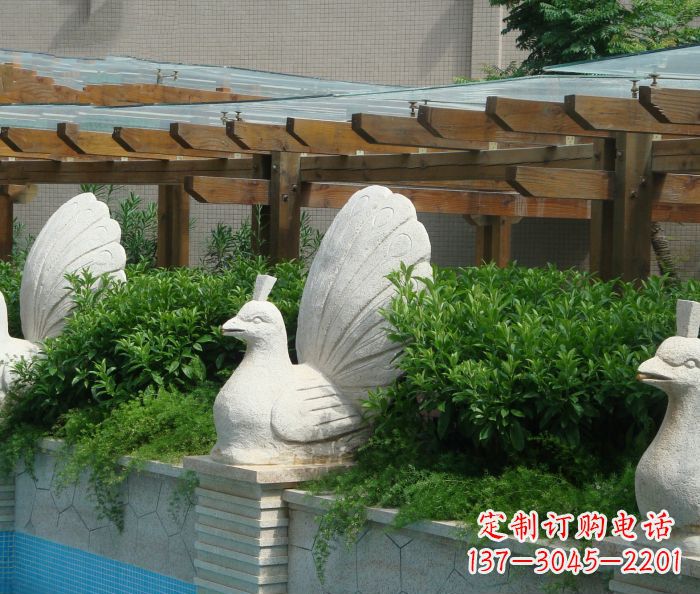 太原璀璨孔雀喷泉石雕