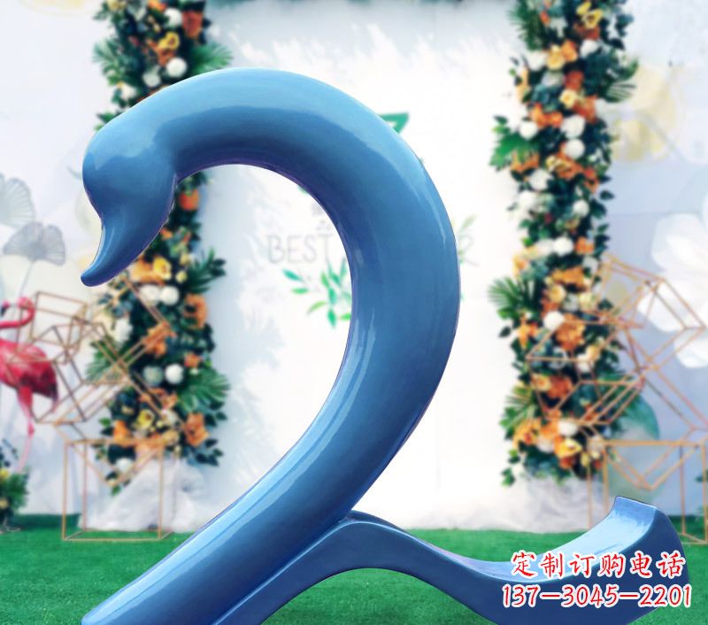 太原玻璃钢爱心天鹅雕塑