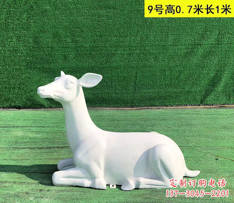 太原玻璃钢白色小鹿动物雕塑
