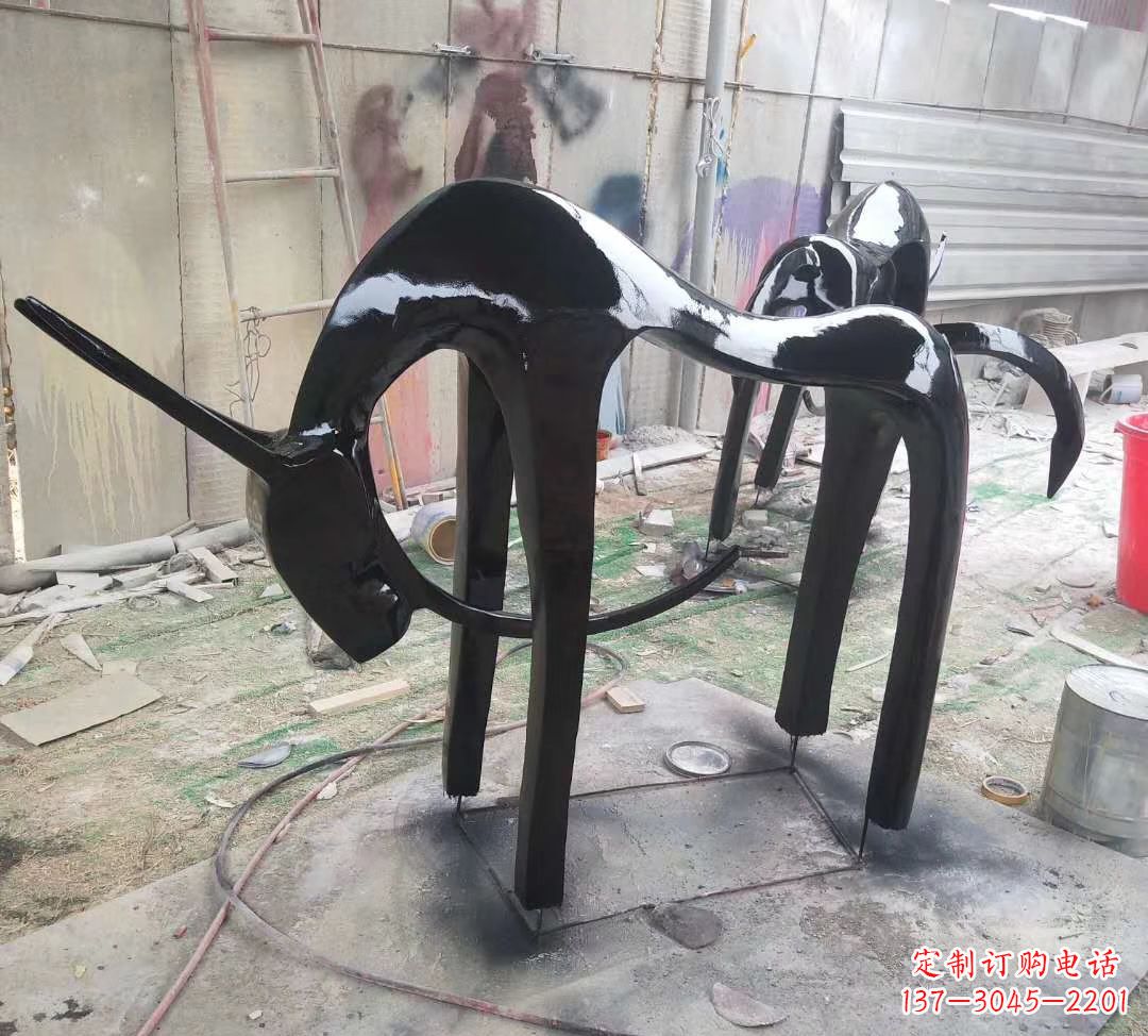 太原玻璃钢制作的鹿雕塑——装点你的庭院