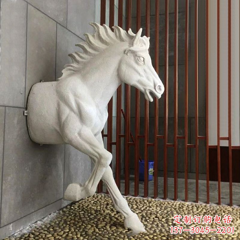 太原玻璃钢创意马雕塑-穿墙而过的动物雕塑摆件