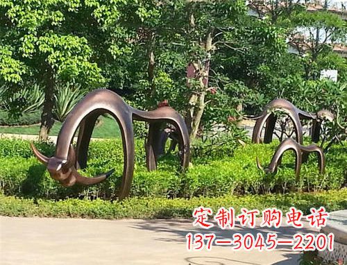 太原玻璃钢动物雕塑公园草坪的美丽装饰