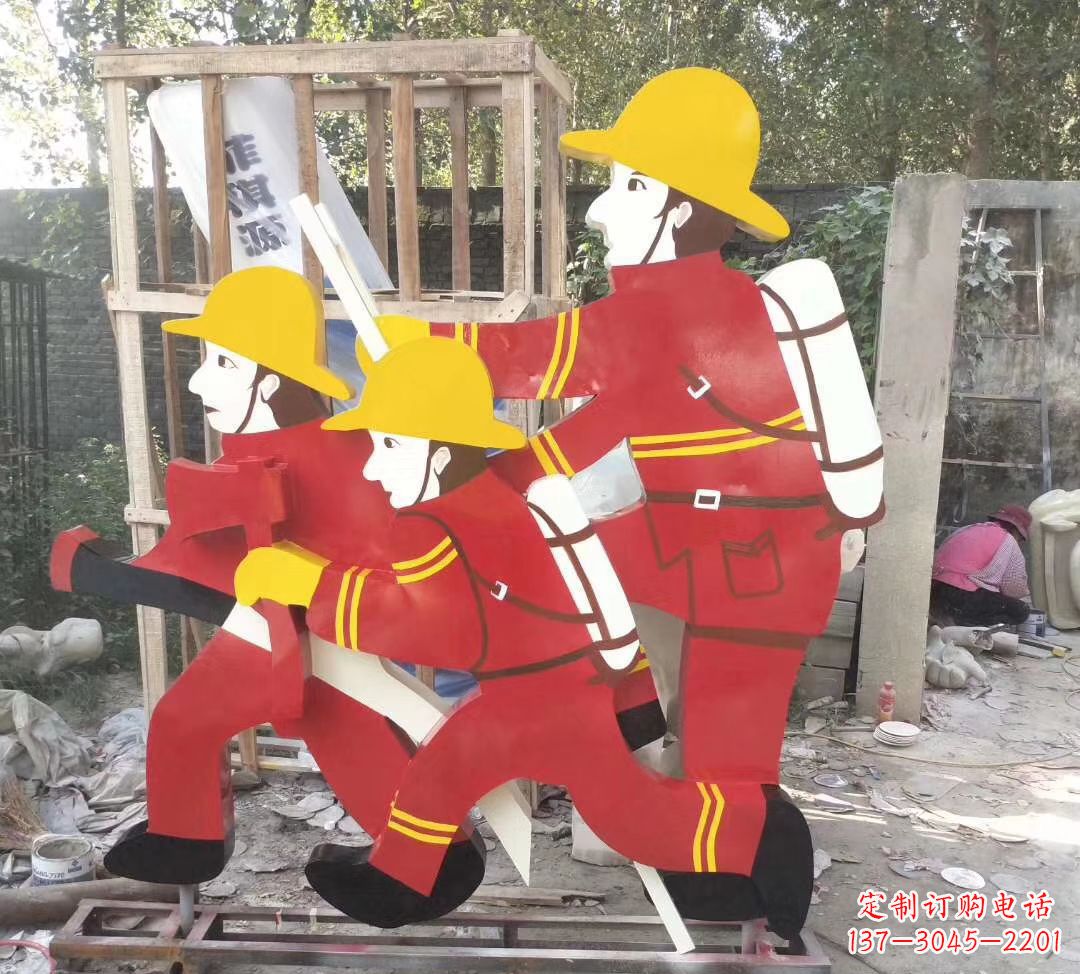 太原玻璃钢动漫消防员 园林景观雕塑