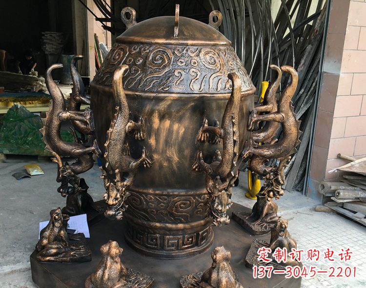 太原玻璃钢仿铜地动仪雕塑中国古代文化精髓