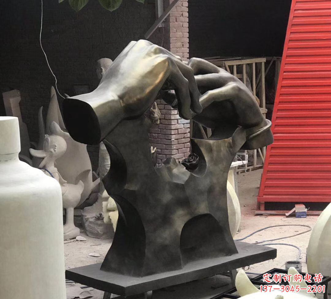 太原玻璃钢仿铜戴戒指雕塑广场景观爱情摆件 (6)