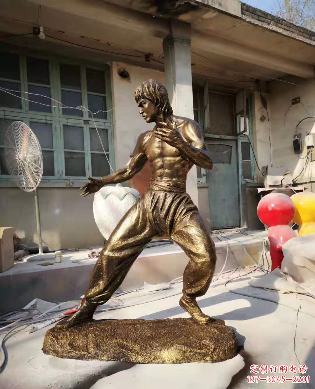 太原玻璃钢仿铜李小龙雕塑广场电影明星人物雕塑 (4)
