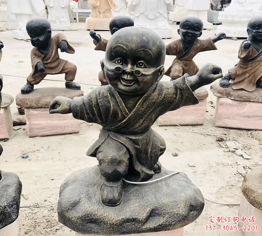 太原玻璃钢仿铜小和尚雕塑公园景观人物雕塑