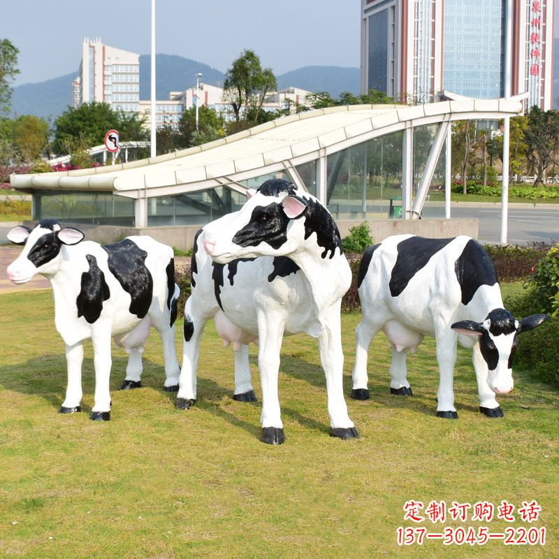 太原玻璃钢仿真奶牛雕塑-园林草坪动物摆件