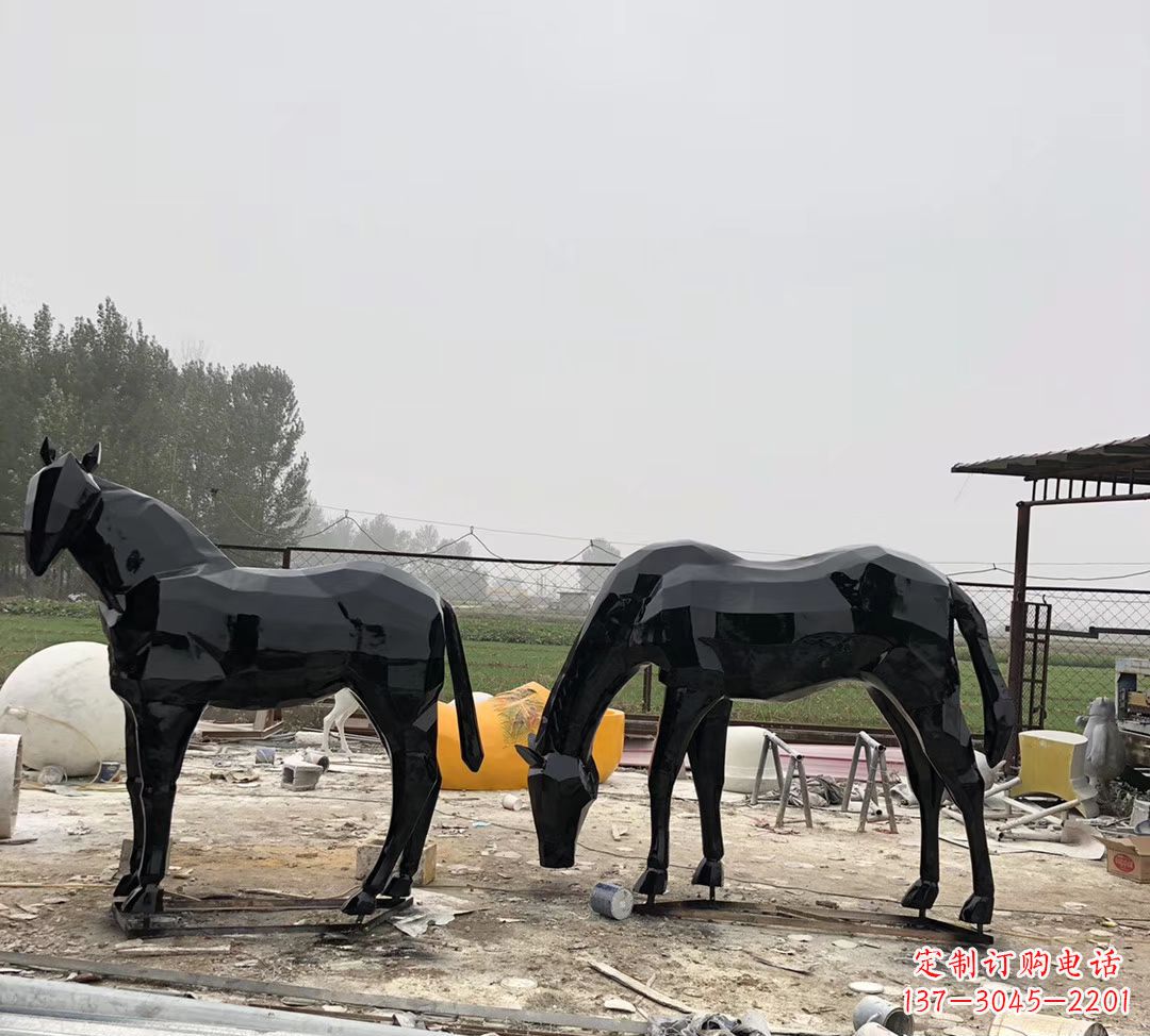太原玻璃钢几何吃草马雕塑公园动物玻璃钢马雕塑 (4)