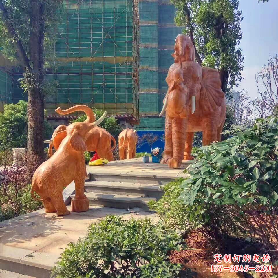 太原玻璃钢卡通大象雕塑——给小区园林带来活力