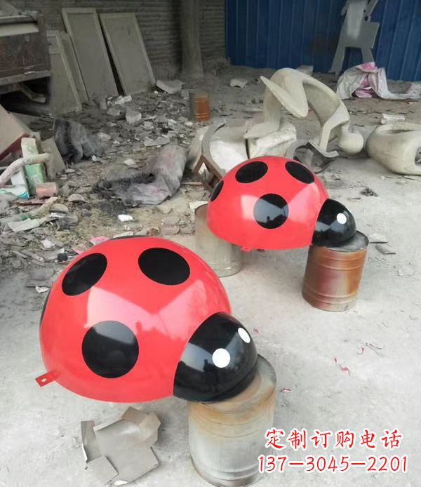 太原玻璃钢制瓢虫雕塑绚丽多彩的公园景观摆件