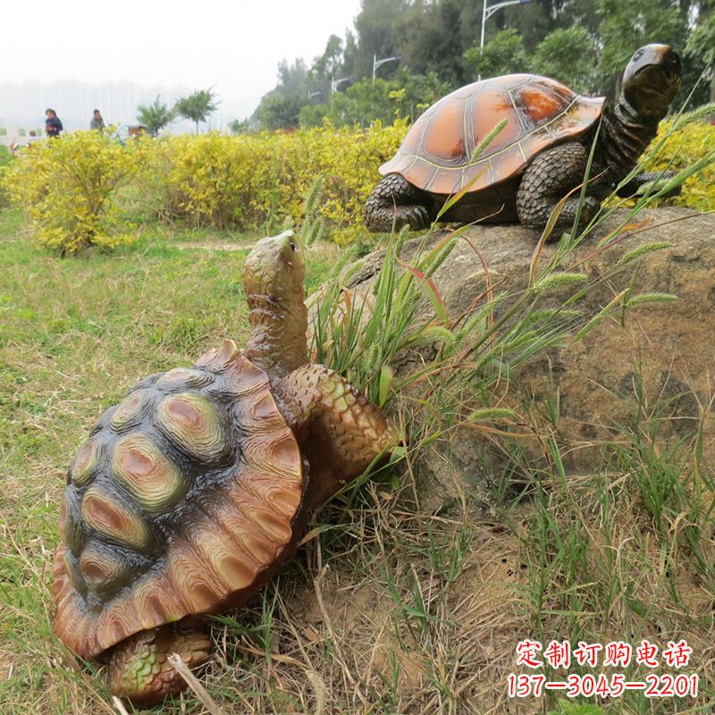 太原玻璃钢乌龟园林草丛动物雕塑摆件