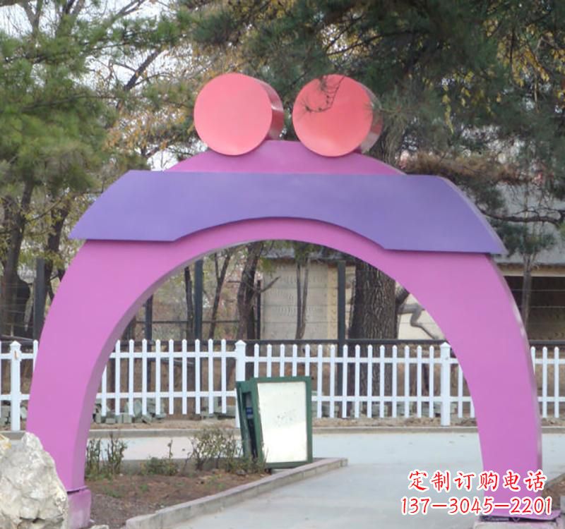 太原不锈钢爱心拱门雕塑2