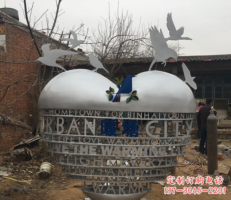 太原不锈钢爱心字母雕塑——象征着爱的礼物