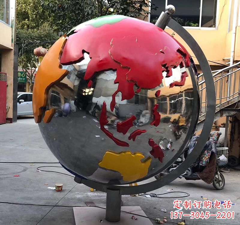 太原不锈钢彩绘地球仪雕塑