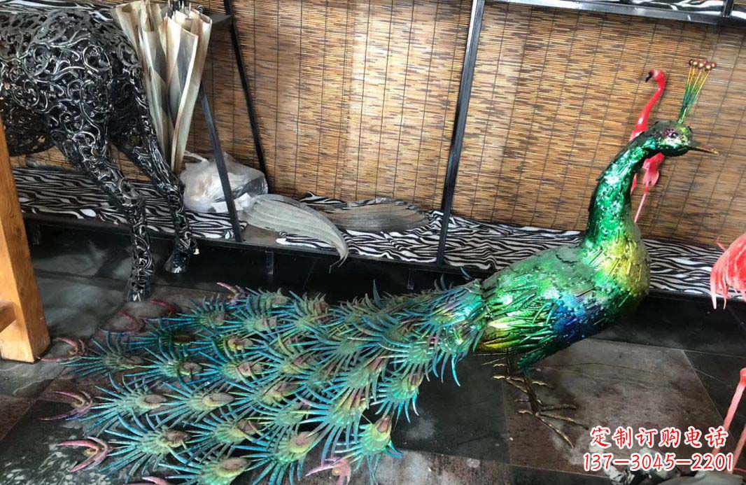 太原不锈钢彩色景观孔雀雕塑
