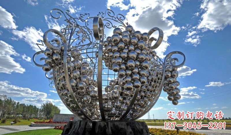 太原不锈钢葡萄雕塑——城市的艺术之美
