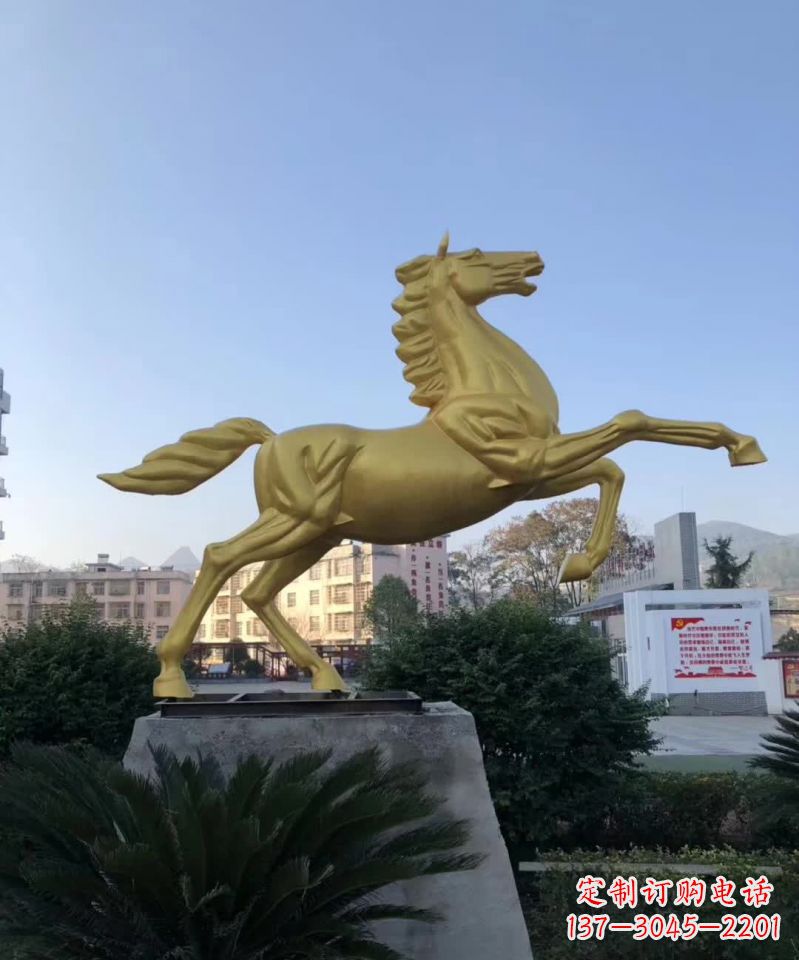 太原不锈钢城市广场的马雕塑——一个给城市带来新鲜感的艺术作品