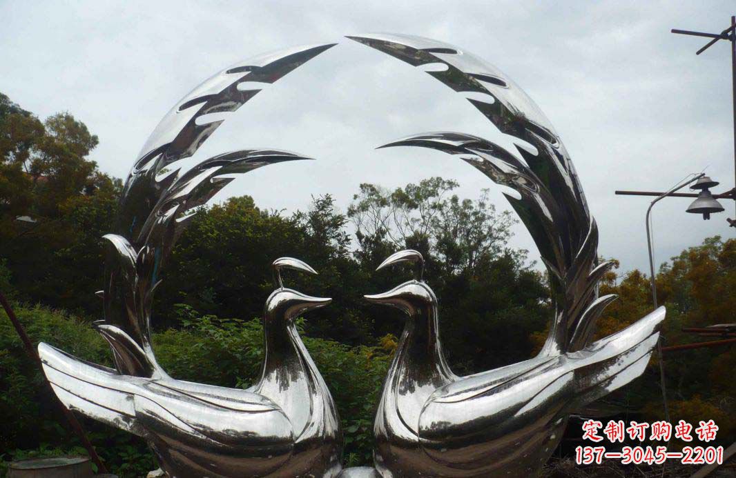 太原不锈钢孔雀雕塑浪漫与灵动