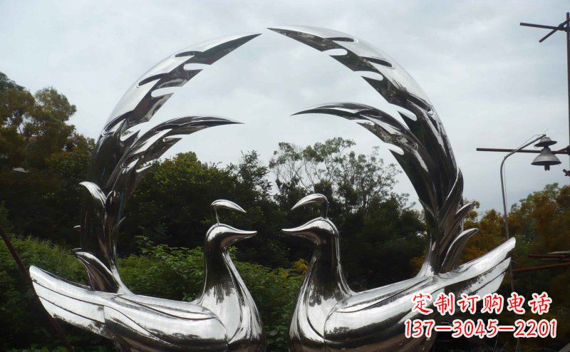 太原不锈钢制作的孔雀雕塑