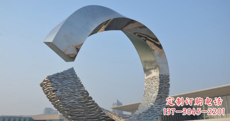 太原环绕城市的不锈钢圆环雕塑