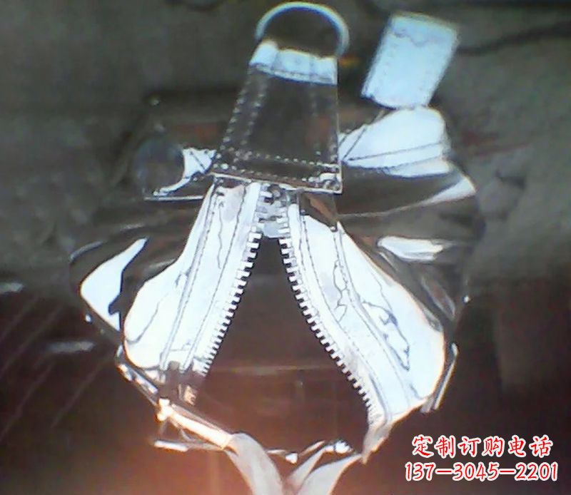 太原精美不锈钢手提包雕塑