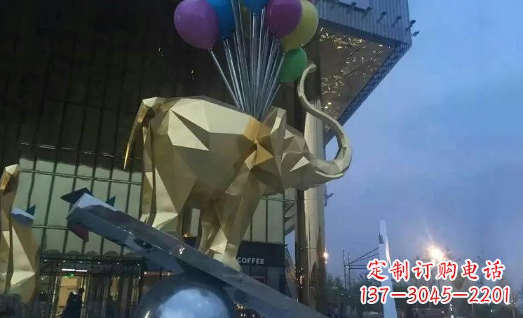 太原大象踩高跷——点缀城市景观