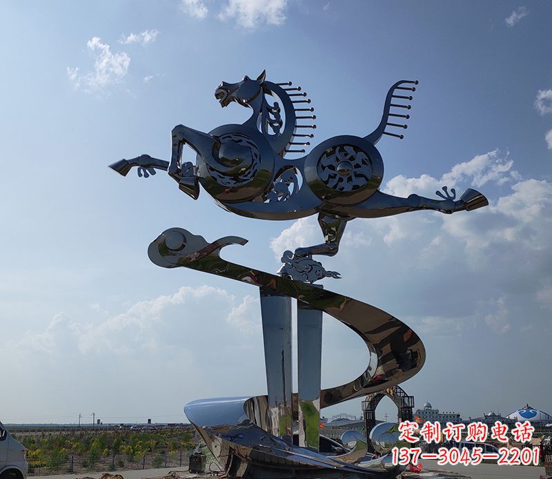 太原不锈钢大型马踏飞燕景观雕塑集艺术与自然于一体