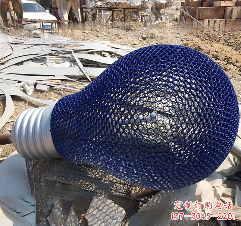 太原不锈钢灯泡雕塑灯光下的美丽之美