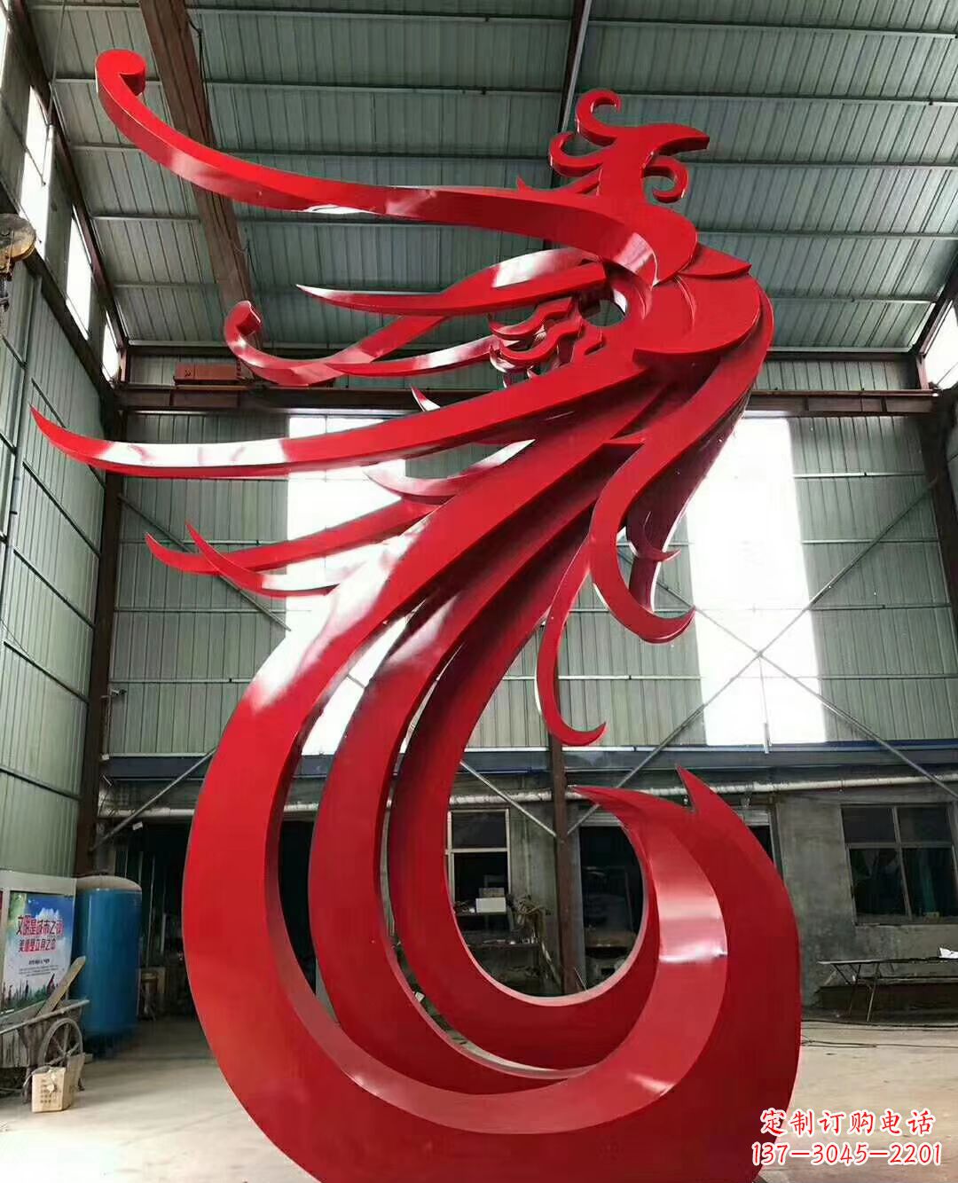 太原不锈钢凤凰雕塑象征着新生的力量