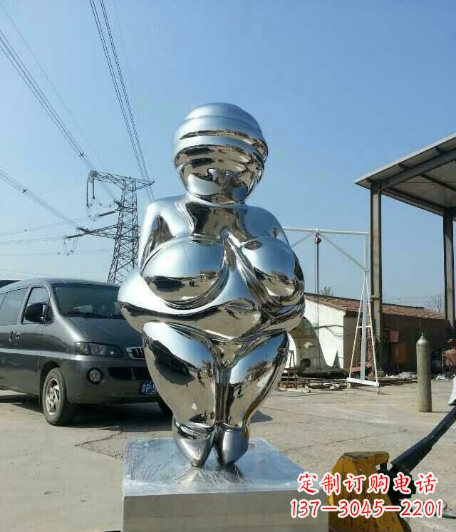 太原女性之美不锈钢公园的女人雕塑