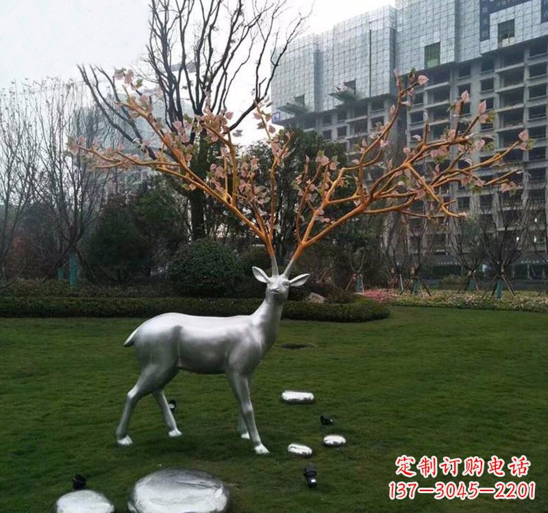 太原不锈钢公园的梅花鹿雕塑