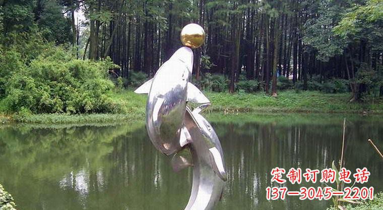 太原海豚的传说——不锈钢公园顶部雕塑