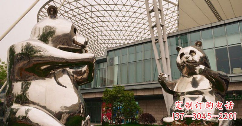 太原不锈钢公园动物镜面熊猫雕塑