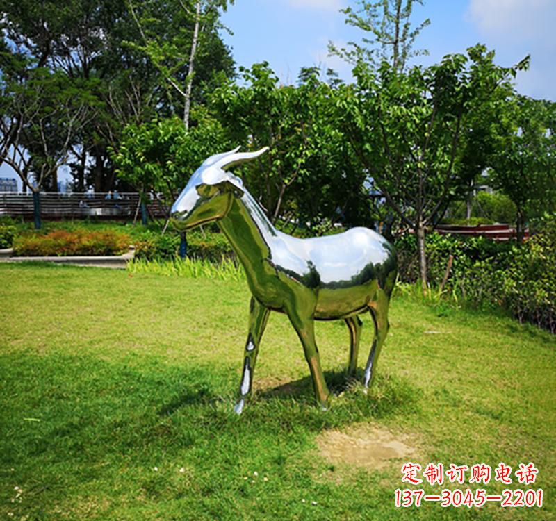 太原不锈钢公园动物镜面羊雕塑