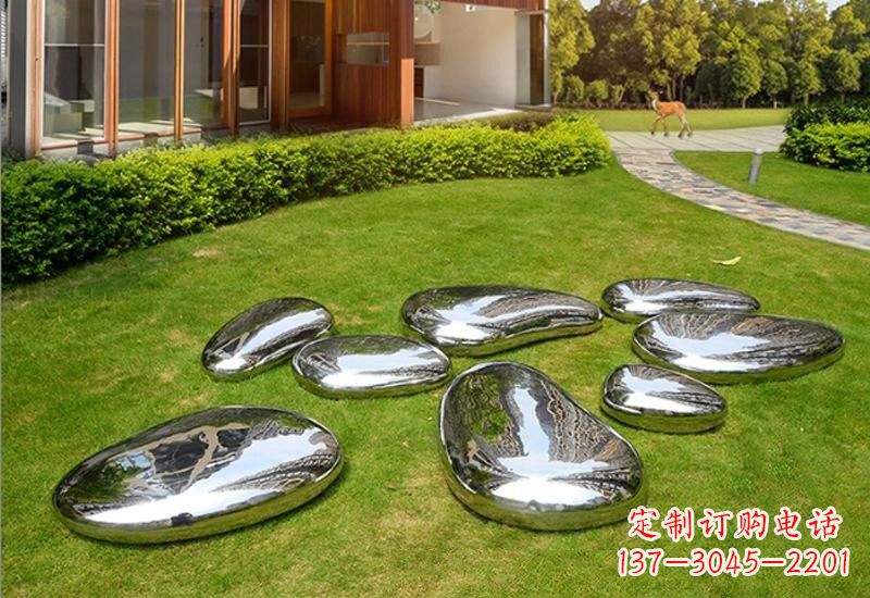 太原不锈钢公园的鹅卵石雕塑