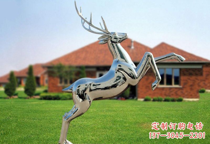太原梅花鹿雕塑 镜面反射着璀璨美景