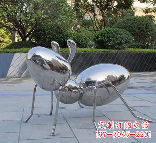 太原不锈钢蚂蚁雕塑一座镜面公园的精美装点
