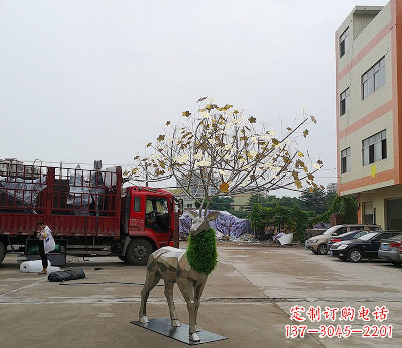 太原不锈钢公园的梅花鹿雕塑