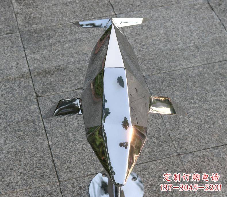 太原海豚雕塑令不锈钢广场更加灿烂