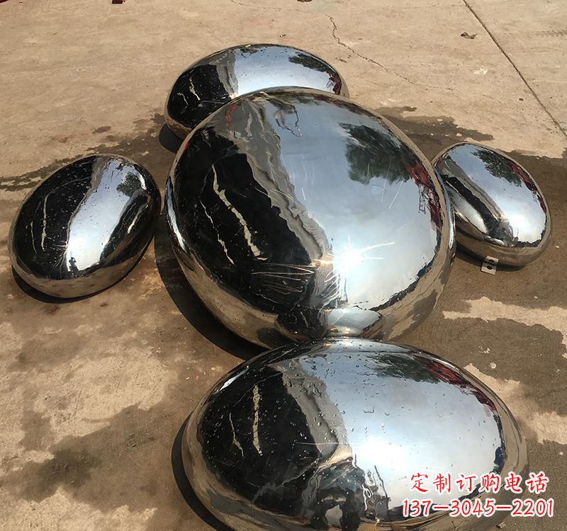 太原不锈钢水滴雕塑精致而又充满力量