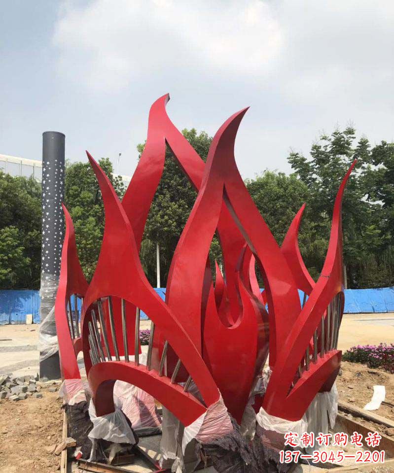 太原不锈钢树叶雕塑美丽而持久的艺术